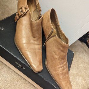 Liz Claiborne natural color size9 used but in great condition